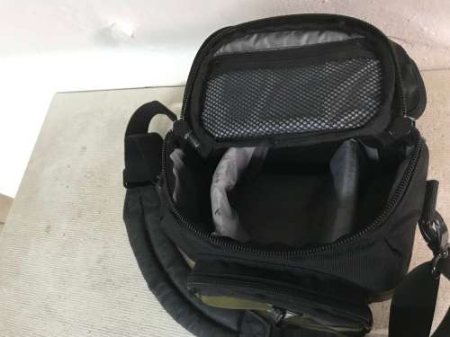 CANON  CAMERA  BAG IN  GOOD  CONDITION